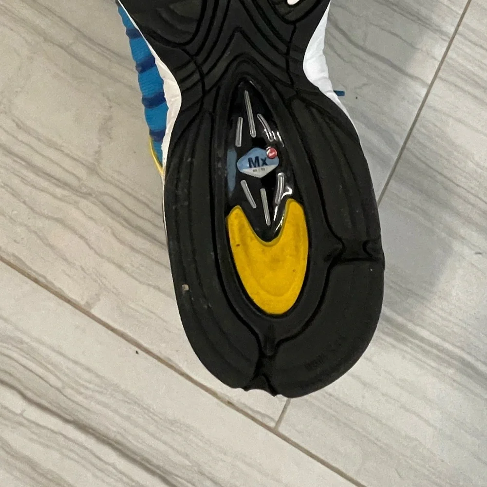 Nike AirMax TailWind 4 Size 8 Men’s and 9.5 Women’s